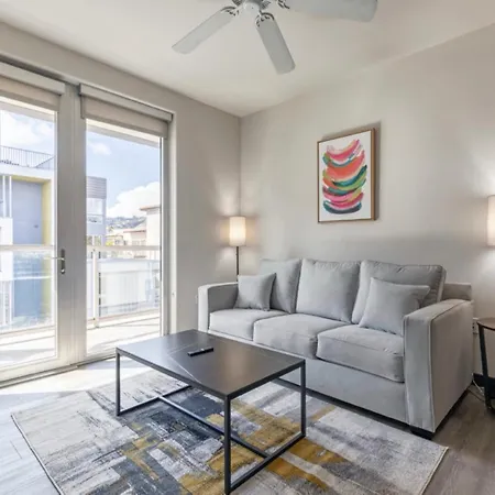 Weho Topfloor Suite D